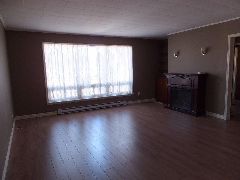 LARGE MAIN FLOOR - 3 BEDROOM - LOCATED BETWEEN AVALON MALL & MUN