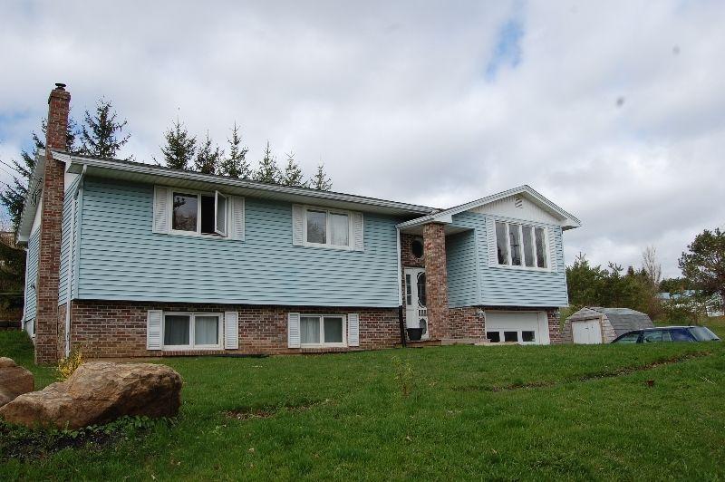 3+1 BD/WELL BUILT/WRAP AROUND DECK/CURB APPEAL IN HANTSPORT