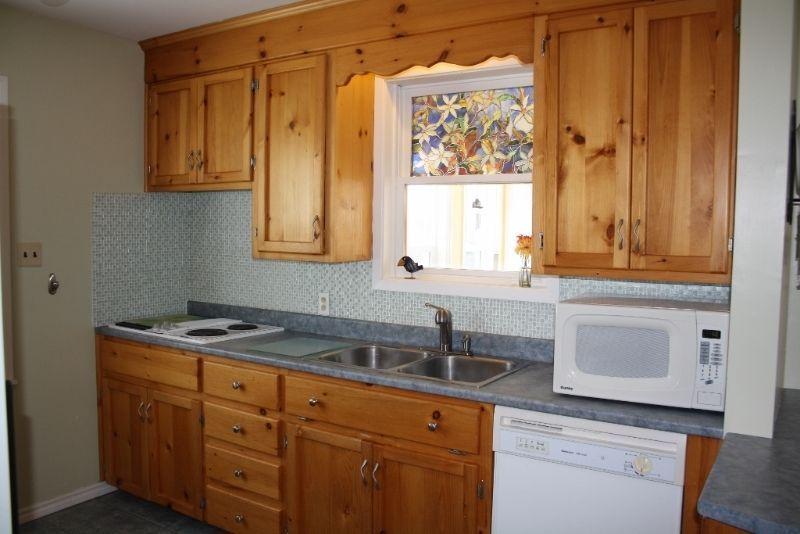 3 BD/SPACIOUS KITCHEN/PELLET STOVE/SUNROOM/SHED IN BERWICK