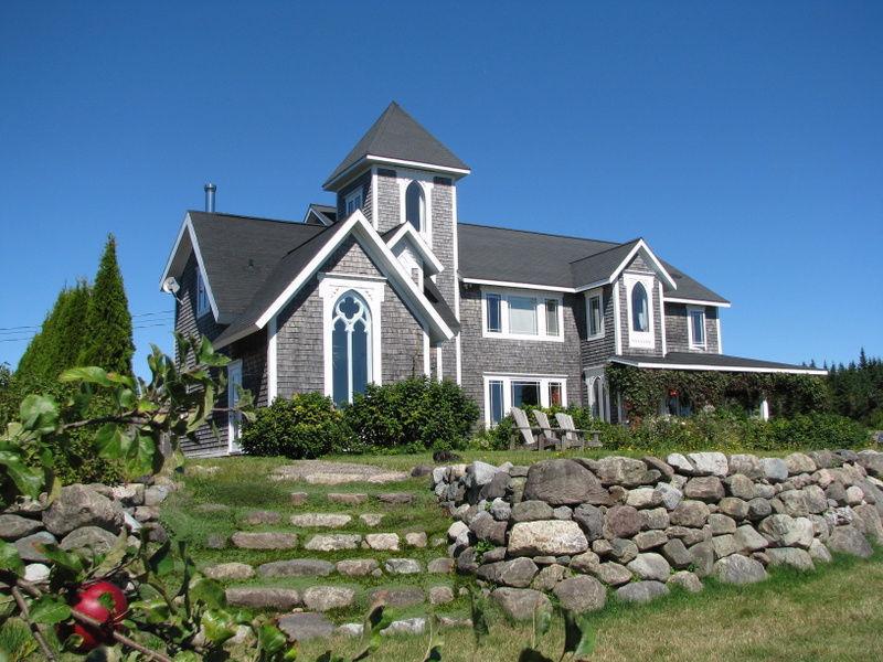St. Martins Home, 11 ac., Overlooking the Bay of Fundy