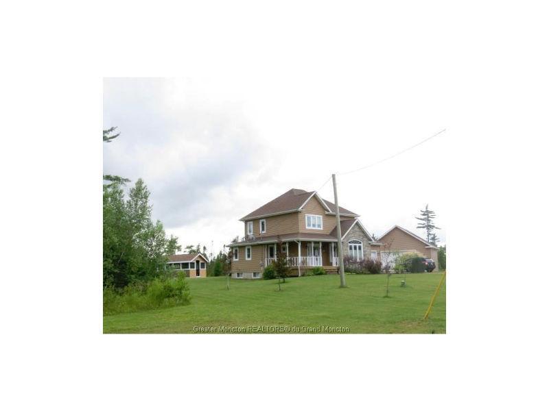 Great house, large lot and close to Dieppe