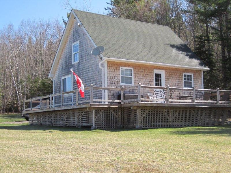 year round winterized home in cottage country; Wickham