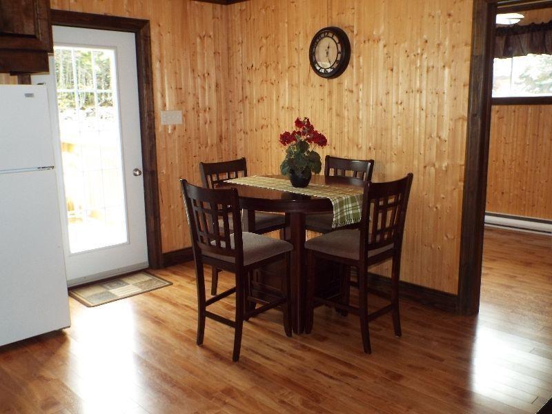 Get a Peaceful Easy Feeling Cottage on private lot 1 hr to city!