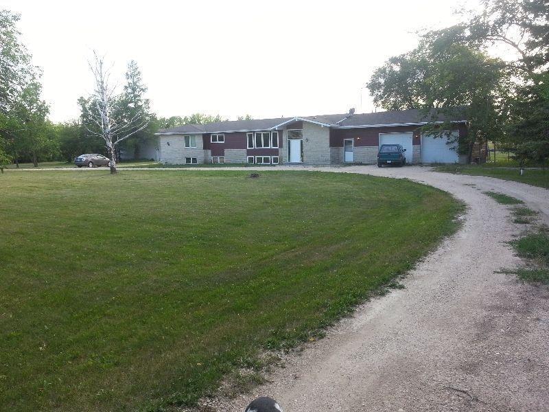 Beautiful 2700 sq.ft Bungalo with 50x40 SHOP+5 Acres, Dugald MB