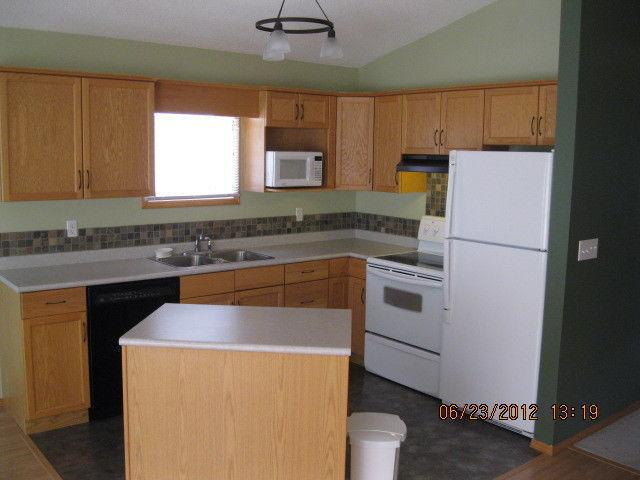 House in Garden City, $1375, 3BR + gas, hydro, water (K271)