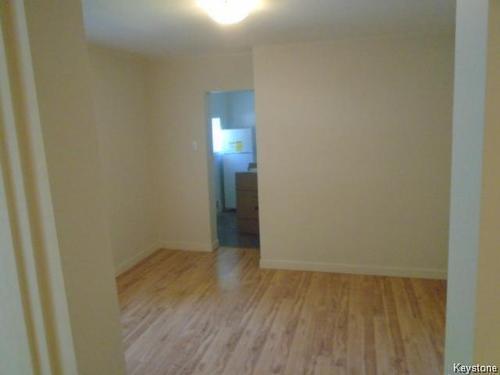 Newly renovated Two Bedroom Triplex unit, Alfred Ave,$800+hydro