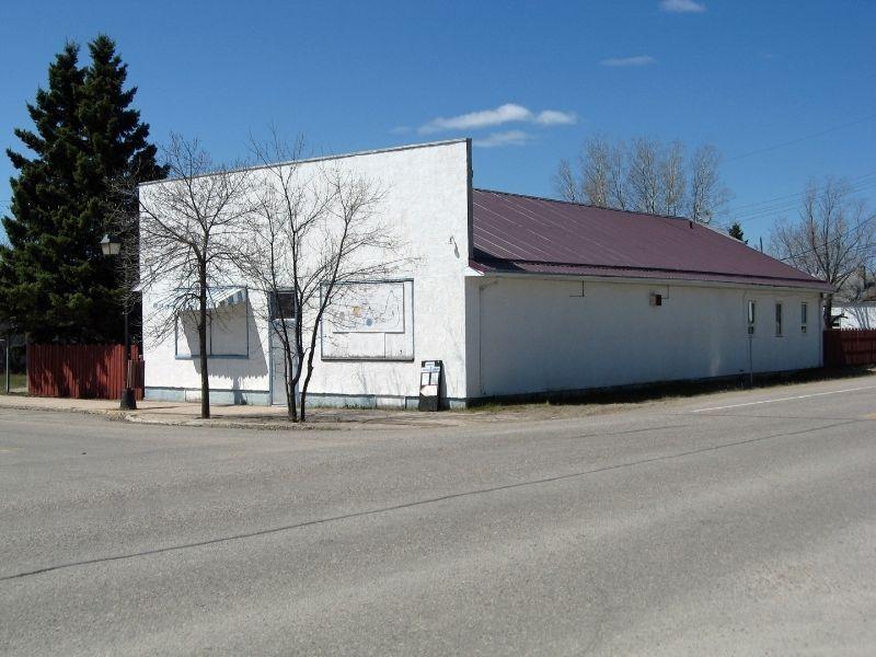 Commercial Building w/Suites in Cranberry Portage