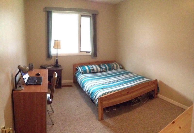 $425 MALE ONLY ROOM AVAILABLE