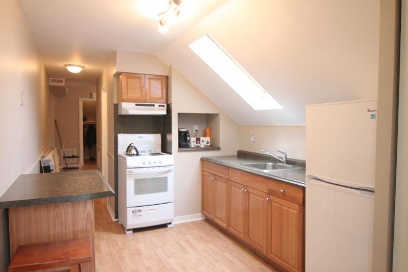 Bright & Sunny Recently renovated unit! Very charming :-)