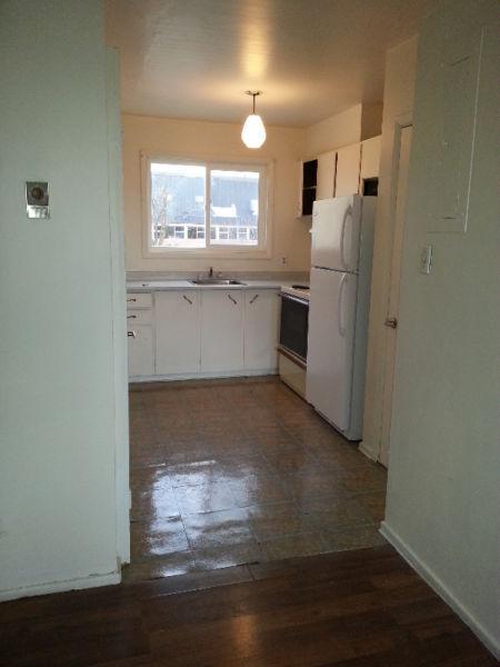 Quiet Spacious All Iclusive 2 Bedroom Apt Close to All Amenities