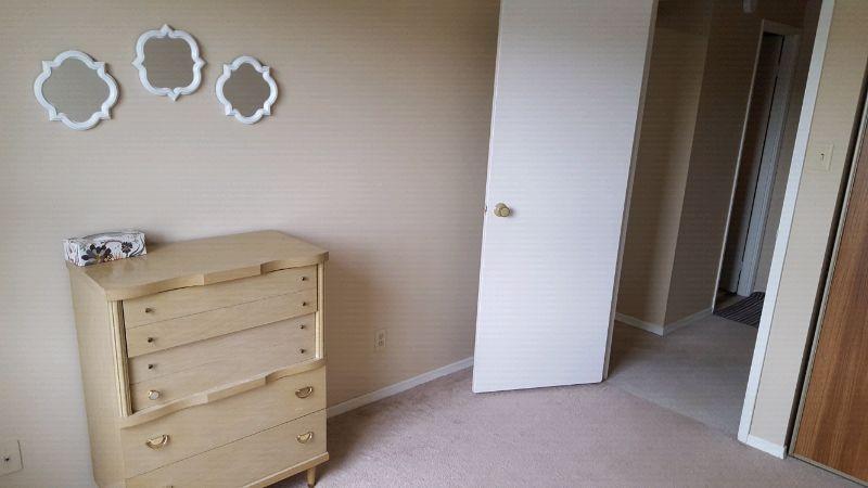 Room for rent $350 all-incl for a student or professional