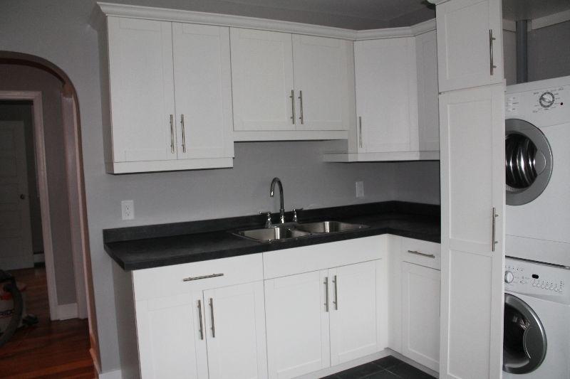 3 bd flat-renovated,washer/dryer,hdwd/tile flrs,heat incl