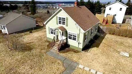 DETACHED HOME WITH OCEAN VIEWS IN EASTERN PASSAGE