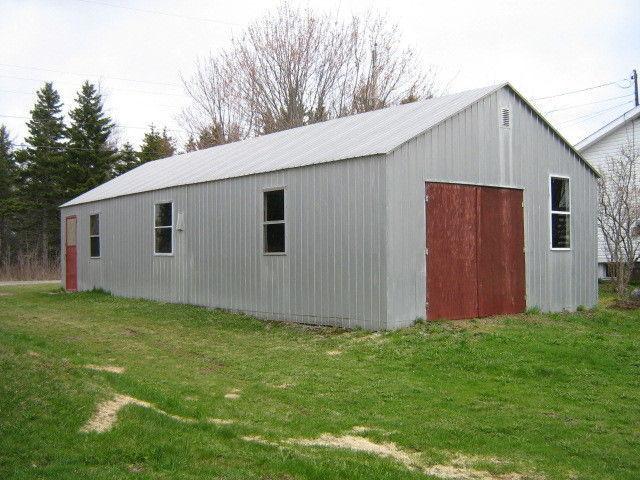 House and Garage on 3.3 acres