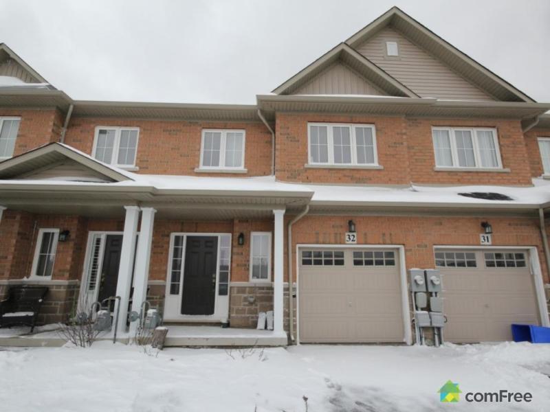 $389,900 - Townhouse for sale in Stoney Creek