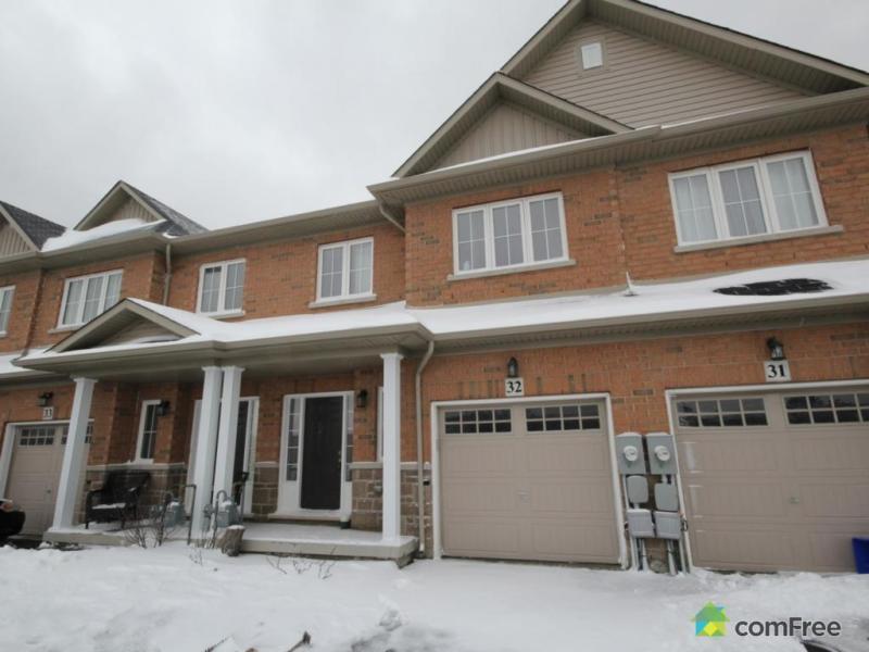 $389,900 - Townhouse for sale in Stoney Creek