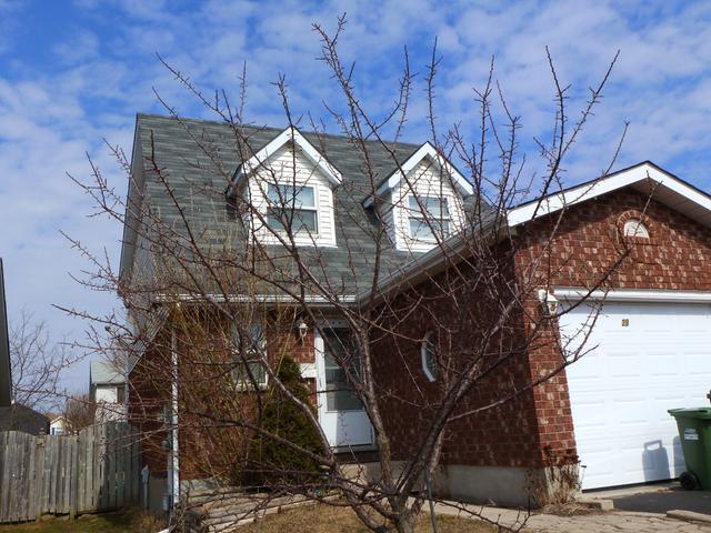 Great Detached 5 beds, 2.5 Baths, Fully Fenced Backyard For Rent