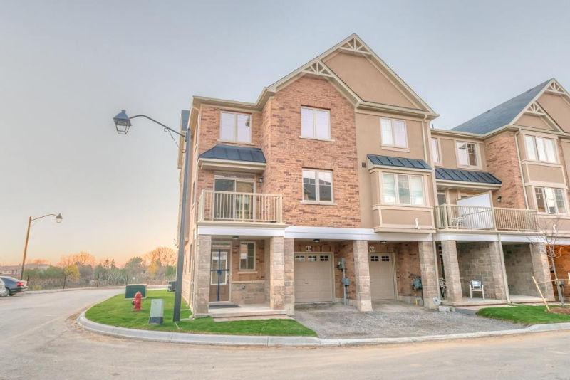 Beautiful End-Unit Townhome on Stoney Creek Mountain