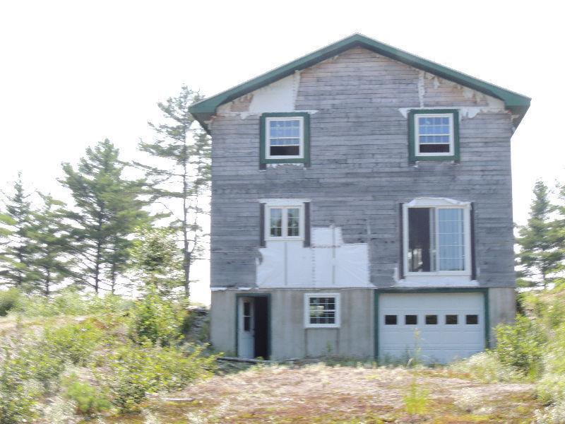 13.7 acres of land and unfinished lakefront cottage in Quinan