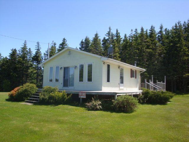 Cottage for Sale in Beautiful Ballantynes Cove, NS