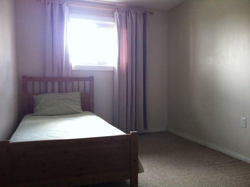 ****ROOMS FOR RENT-GREAT LOCATION****