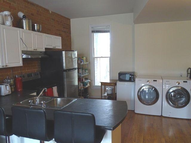 GORGEOUS INCLUSIVE 1 BEDROOM UNIT DOWNTOWN - 331-1 Barrie St
