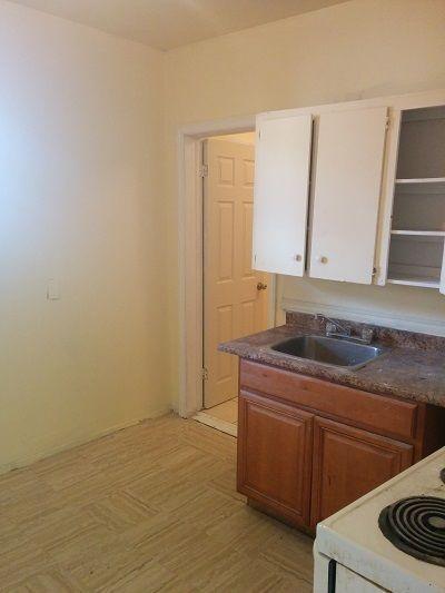 Davenport & Lansdowne: Fully renovated main floor 1 Bedrm $1000