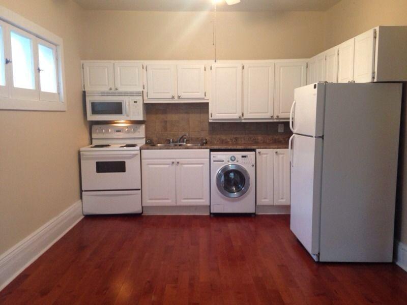 Great Downtown Location 2 Bdrm Apt