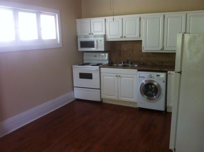 Great Downtown Location 2 Bdrm Apt