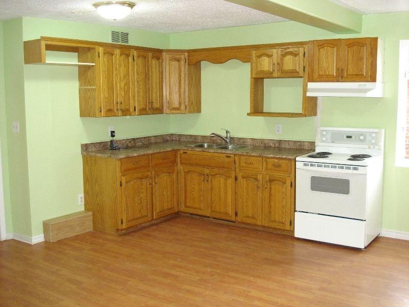 MUST SEE! BEAUTIFUL HUGE 2-BEDROOM APARTMENT AVAILABLE JUNE 1st