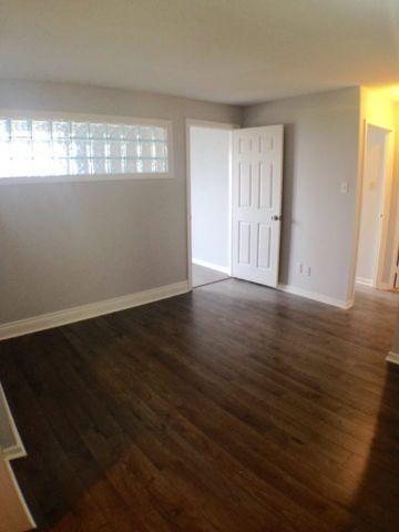 2 Bedroom 474 Wilbrod St. Sandy Hill - RENOVATED