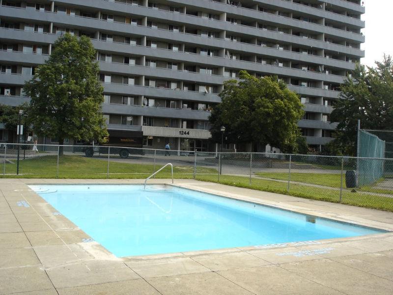 HUGE 2 Bedroom with 1 month FREE 1244 Donald