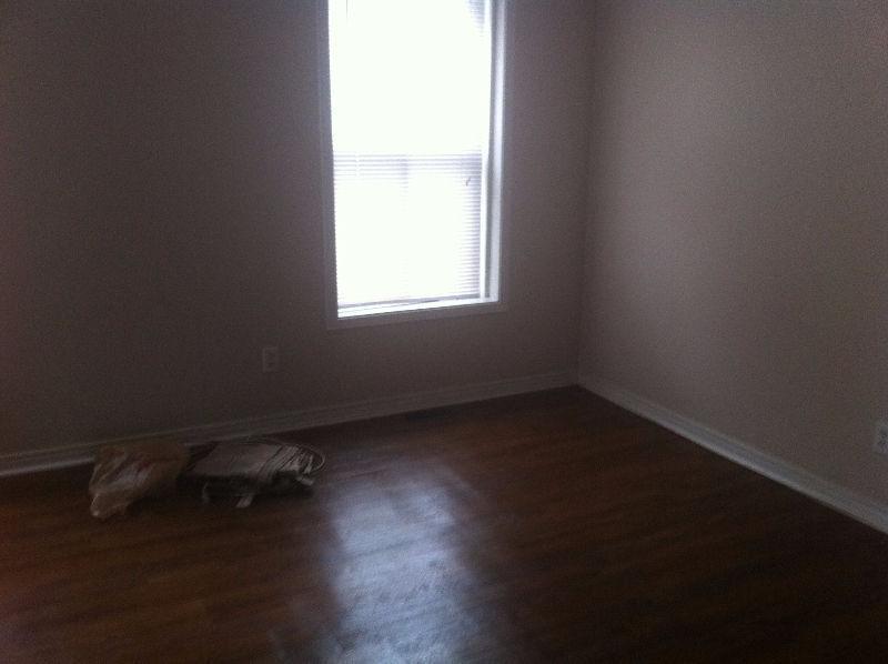 2 bedrooms fully renovated in a 4plex downtown $700 + utilities