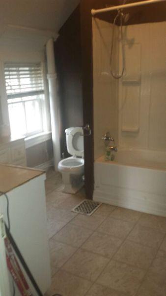 Inclusive 2 bedroom upper. Laundry included . Available now 800