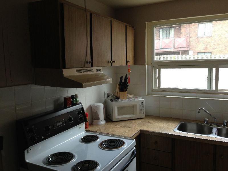 2 Bedroom Apartment Available: East Welland (all incl) July 1/16