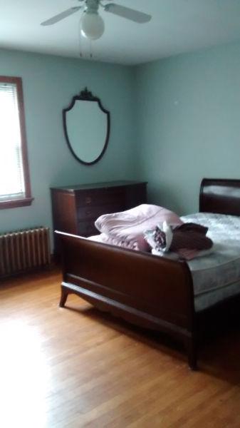 DOWNTOWN, BEAUTIFUL SPACIOUS FURNISHED FOR FEMALES, JUNE