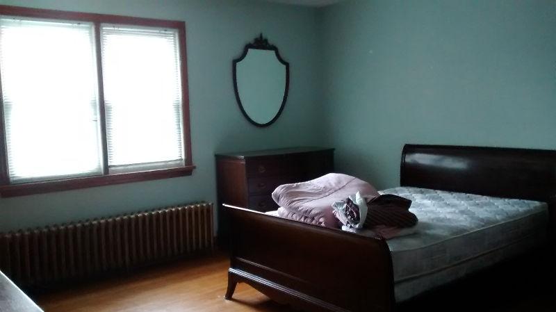 DOWNTOWN, BEAUTIFUL SPACIOUS FURNISHED FOR FEMALES, JUNE