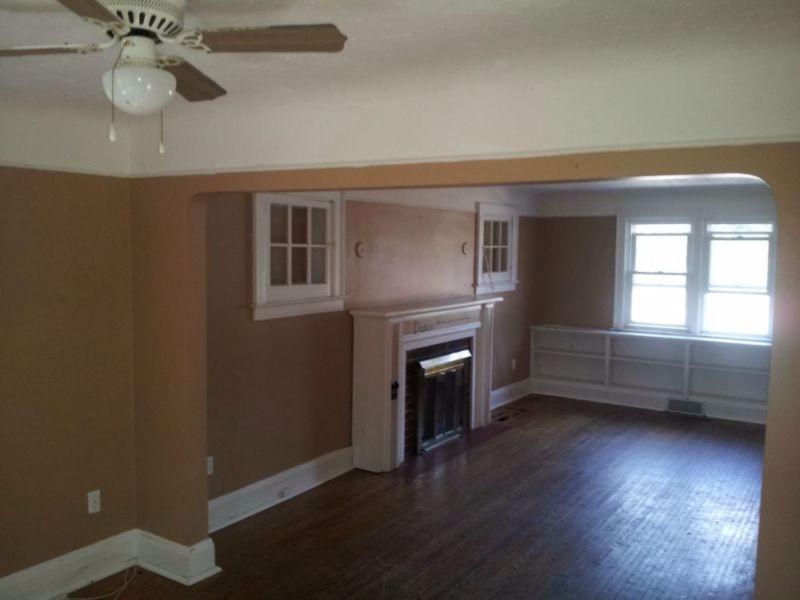 *** BRIGHT AND SPACIOUS 3 BEDROOM IN DOWNTOWN  ***