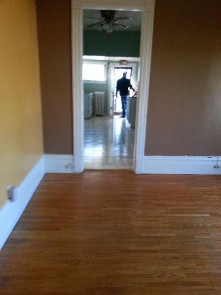 Clean ,quiet 3drm apt. main floor of a house mitton&devine $950