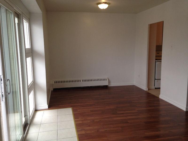 3 BR SPECIAL WITH NEW FLOORS - IMMEDIATE OCCUPANCY - NEAR PEN