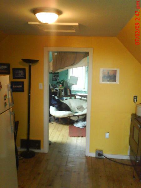 BRIGHT, CHARMING BACHELOR/STUDIO NEAR QUEENS/DOWNTOWN