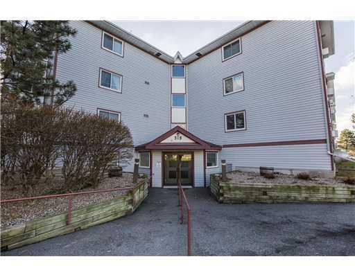 2 Bedroom Corner Unit in Hunt Club Park!