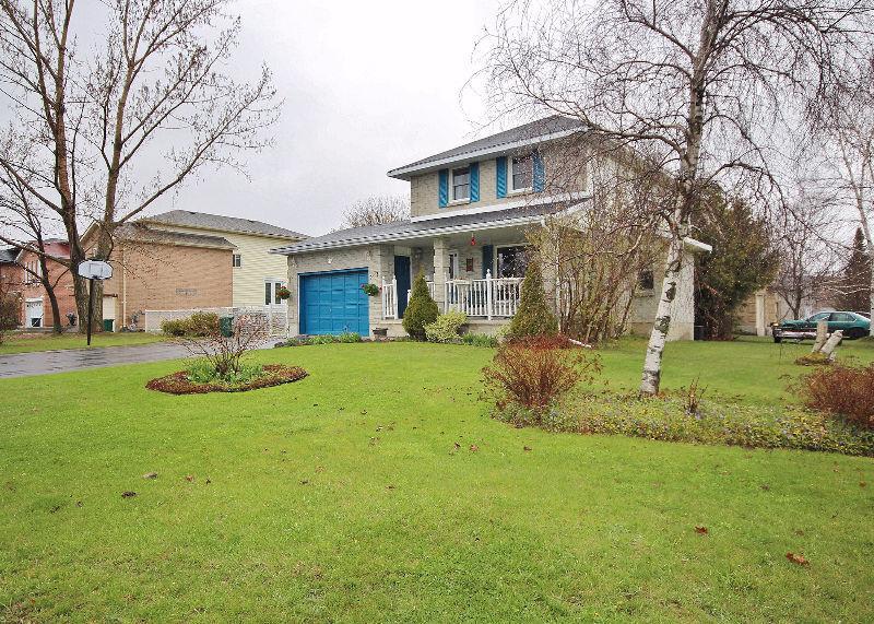 FOR SALE: 809 Larchwood Crescent in Cataraqui Woods