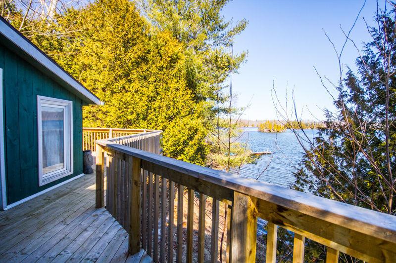 SMRT-Perfect Getaway at this Lake Front Cottage and Bunkie!