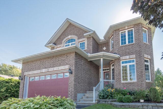 4 bed, 4 bath detached home in Embrun's growing community!