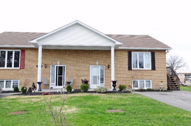 Tastefully Decorated 3 Bed & 2 Bath Bungalow in Wendover!