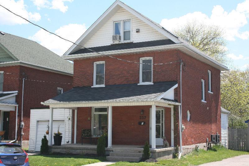 OPEN HOUSE MAY 22 1:00-2:30//SOUGHT AFTER SOUTH END LOCATION