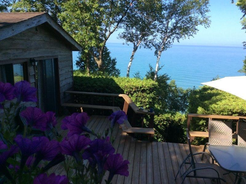Huron Lakefront Cottage - Spectacular View, Very Private!
