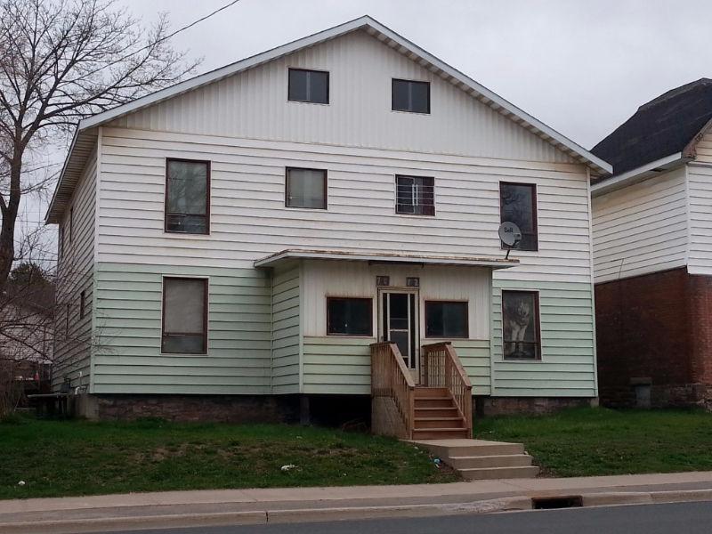 MONEY MAKING EIGHT UNIT APARTMENT BUILDING