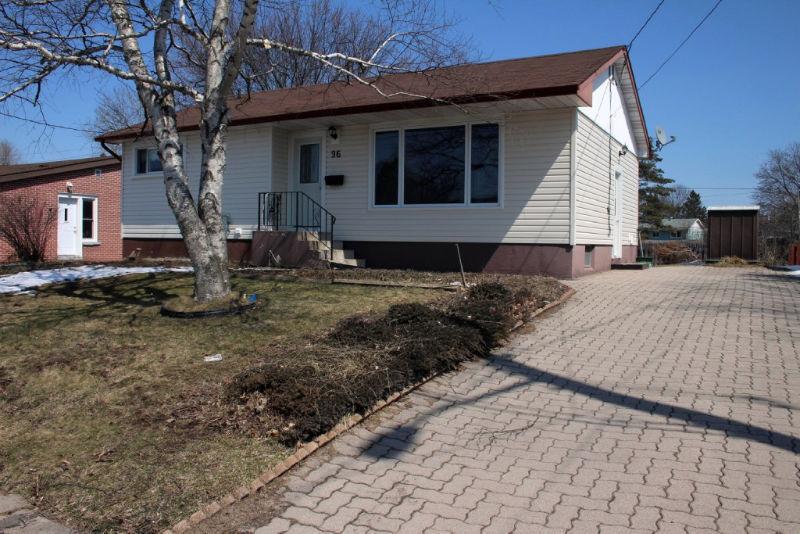 RENOVATED BUNGALOW BACKING ONTO PARK!